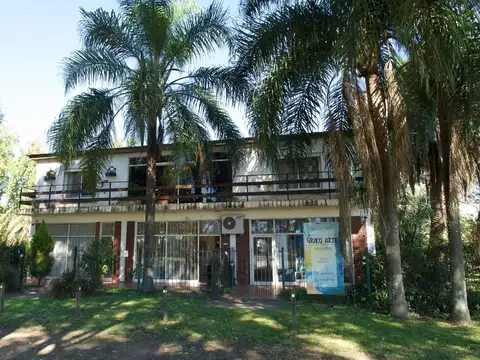 Casa y Parque amplios, centro de salud, geriatrico, oficinas