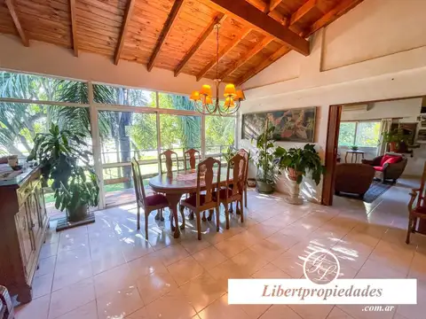 Casa en Venta con 3 cocheras