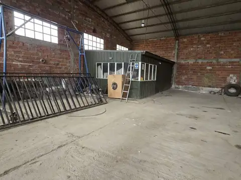 Galpon en Venta en Barrio Humbero Beghin O Industrial, USD 2.000.000