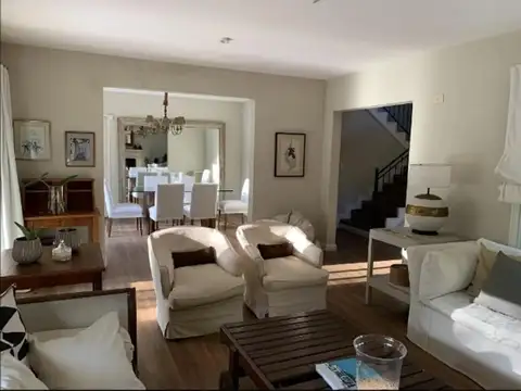 Casa en Venta con 2 cocheras