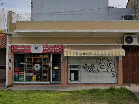 LOCAL EN VENTA EN BARRIO PARQUE BERNAL.