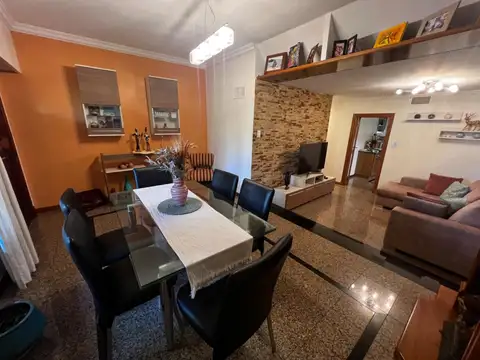 Casa 4 ambientes con 4 baños