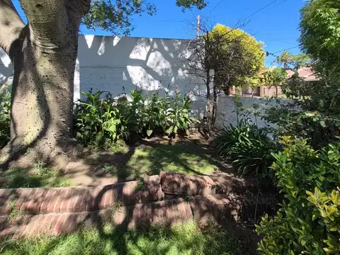Casa en Alquiler con 2 cocheras