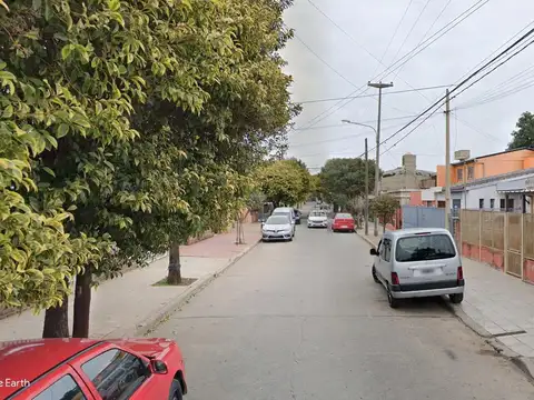 Casa 7 ambientes con 2 baños
