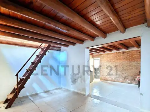 Se vende una casa en San Justo, Santa Fe, con una superficie total de 180 metros cuadrados. La pr...