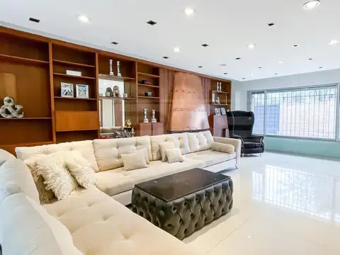 Casa en Venta con 4 cocheras