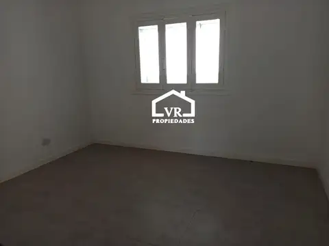 Casa en Alquiler con 2 cocheras