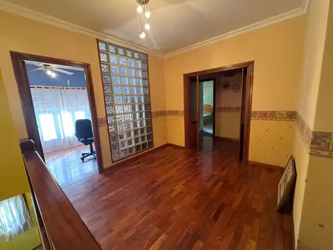 CHALET DE DOS PLANTAS EN VENTA -QUILMES OESTE