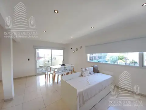 Excelente departamento 3 ambientes al frente Sarmiento y Newbery 