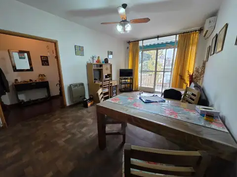 En Venta en Ciudad Jardin Muy Amplio Departamento de 3 Ambientes en 2do Piso F: 10483