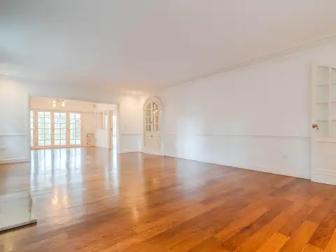 Casa 9 ambientes con 5 baños