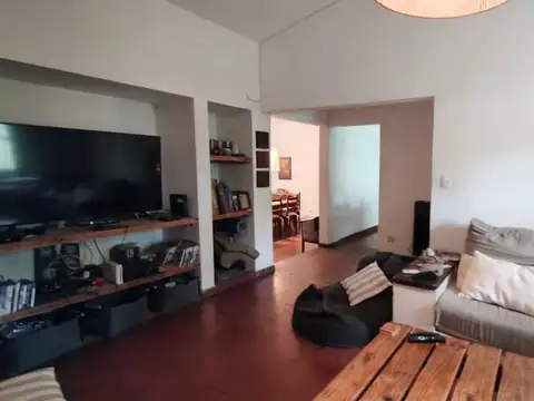 Casa 6 ambientes con 4 baños