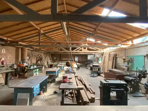 Venta casa, departamentos, metalúrgica y local comercial.
