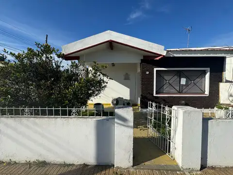 Casa de 4 ambientes en Venta en Ezpeleta Este