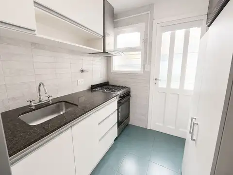 Duplex 2 amb c/patio y balcon a 50mts del mar