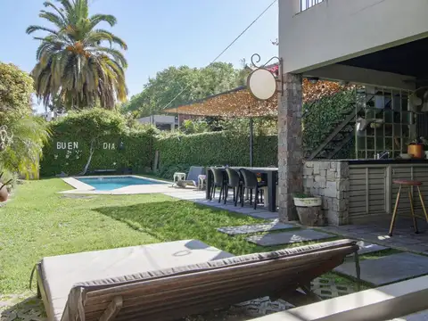 VENTA  - CASA  4 DORM.  BAJO VTE. LOPEZ CON PILETA