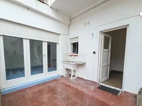 Departamento PH 2 amb. con patio - Cordoba y Larrea