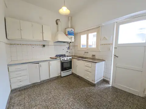 Departamento PH 2 amb. con patio - Cordoba y Larrea