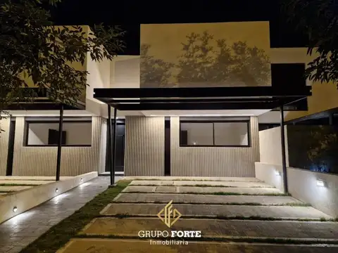 Dúplex de Categoría en Venta en Greenville 2 | 4 Dormitorios