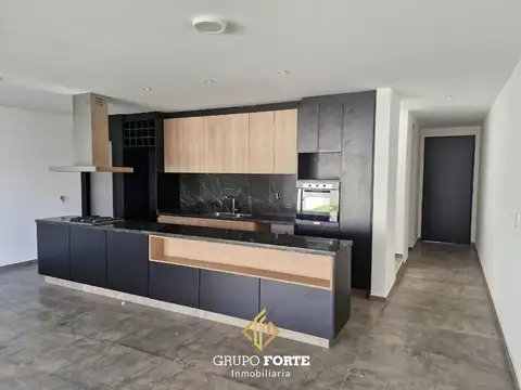 Dúplex de Categoría en Venta en Greenville 2 | 4 Dormitorios