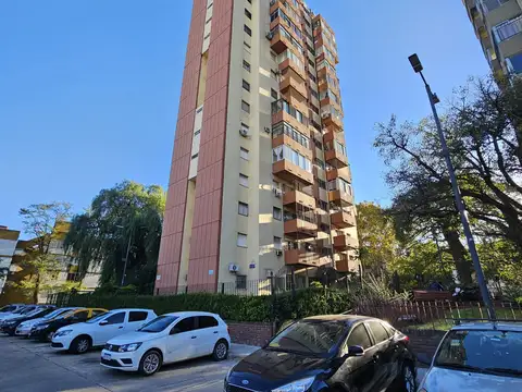 2 Ambientes con 2 Balcones y Espacio para Auto | Flores