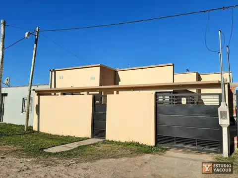Casa en venta - 3 dormitorios 2 baños - 280mts2 - Manuel B. Gonnet [FINANCIADA]