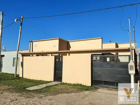 Casa en venta - 3 dormitorios 2 baños - 280mts2 - Manuel B. Gonnet [FINANCIADA]
