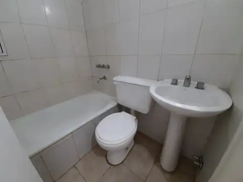 ALQUILER DEPTO 2 AMBIENTES EN PLANTA BAJA CON PATIO - ZONA LEMOS