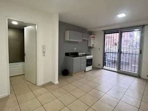 VENTA MONOAMBIENTE AL FRENTE CON BALCÓN