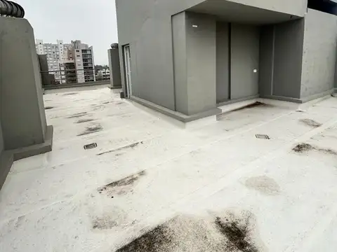 VENTA MONOAMBIENTE AL FRENTE CON BALCÓN