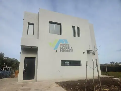 Casa  en Venta en Santa Lucia, Pilar del Este, Pilar