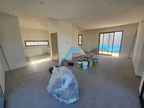 Casa 5 ambientes con 3 baños