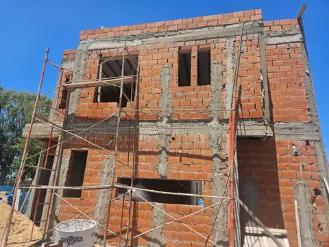 Casa 4 ambientes con 3 baños