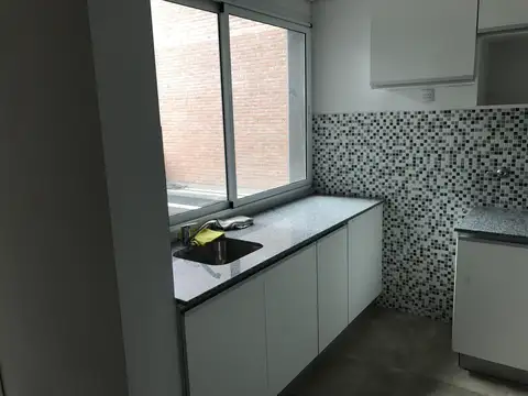 Departamento con cochera en Republica de la Sexta