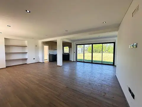 Casa 3 ambientes con 2 baños