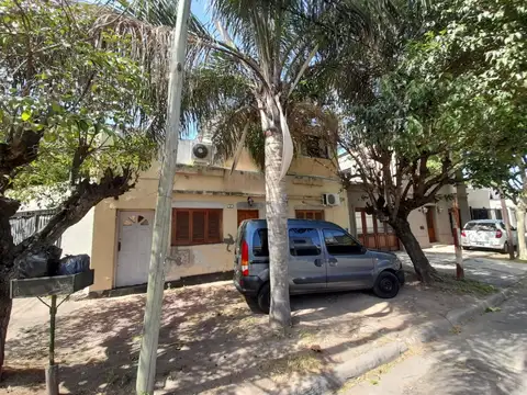 CASA DE 3 AMB. C/PATIO Y COCHERA EN HAEDO CHICO