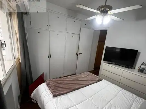 Venta Piso 4 Ambientes con balcón al frente en Balvanera!