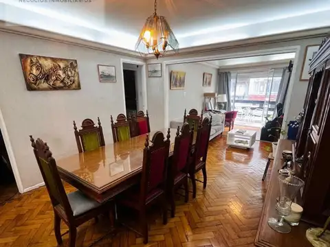 Venta Piso 4 Ambientes con balcón al frente en Balvanera!