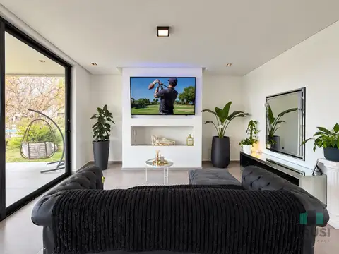 Casa en Alquiler con 4 cocheras