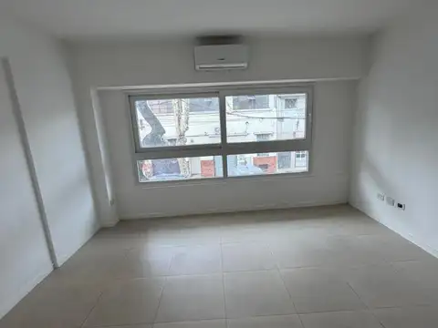 Treinta Y Tres Orientales 700, Piso 1°