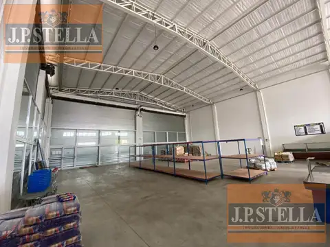 Local Comercial en Esquina 550 m²  c/ Estacionamiento propio - Villa Luzuriaga