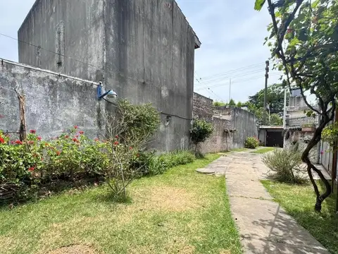 Casa en Venta con 3 cocheras