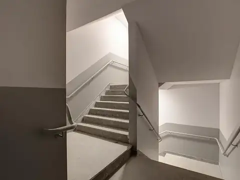 Oficina en Venta con 5 cocheras