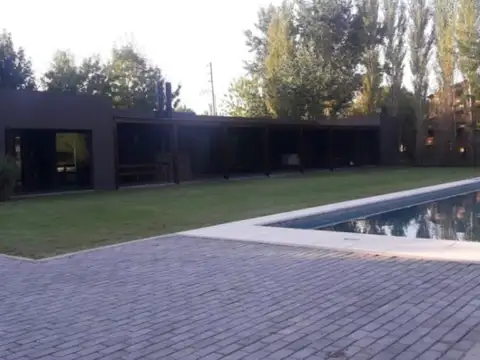 EXCELENTE CHALET 4 AMBIENTES FINCAS SAN VICENTE