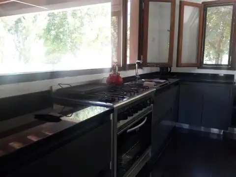 Casa 4 ambientes con 3 baños