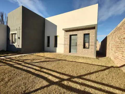 Casa en Venta en Plottier, USD 142.000