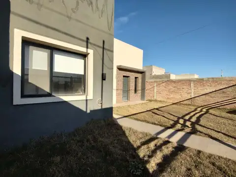 Casa 3 ambientes con 1 baño