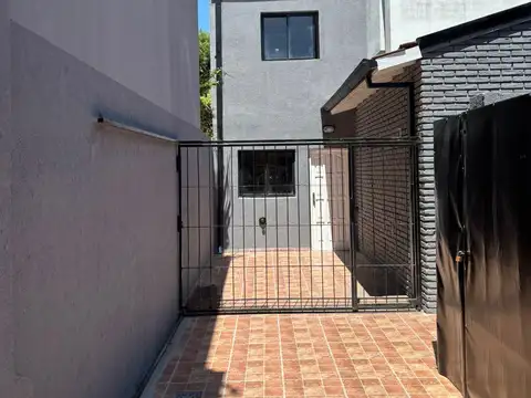 Depto Tipo Casa 2 ambientes con 1 baño