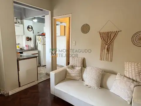 Manuela Pedraza 2400