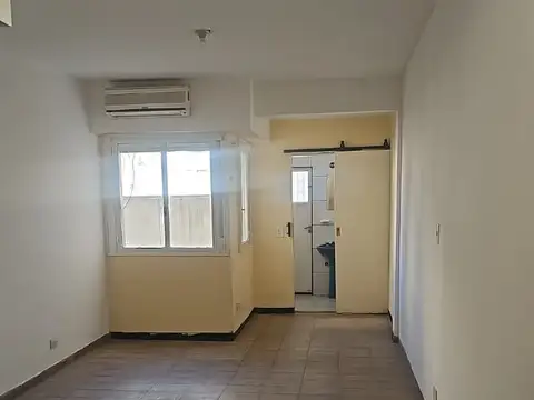 Oportunidad 1ra vivienda (con patio y 2do por escalera)